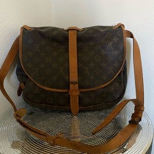 Louis Vuitton Vintage Samur 30 crossbody bag AR8912 Made In France